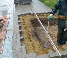 Festhalten von Maßen auf einer Baustelle